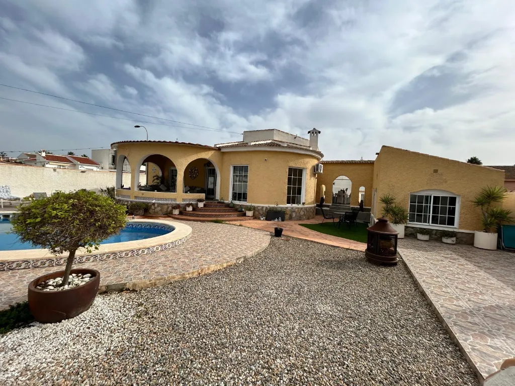 vila v rezidencial San Luis