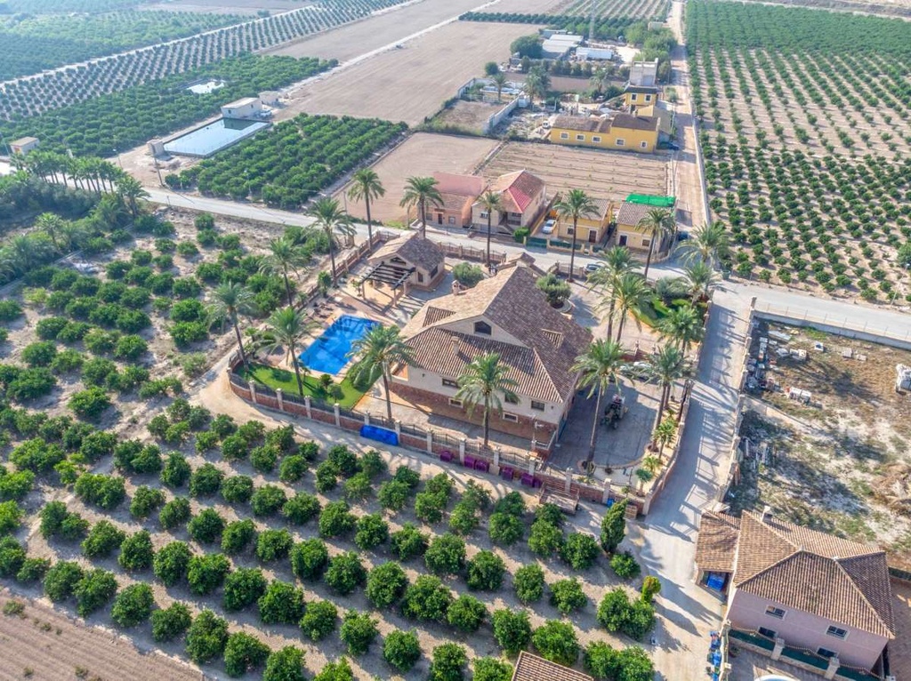 Luxusná vila v Molins – Inland