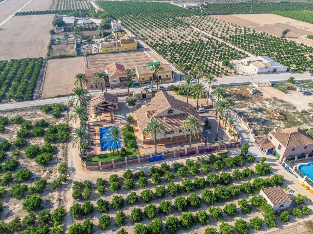 Luxusná vila v Molins – Inland