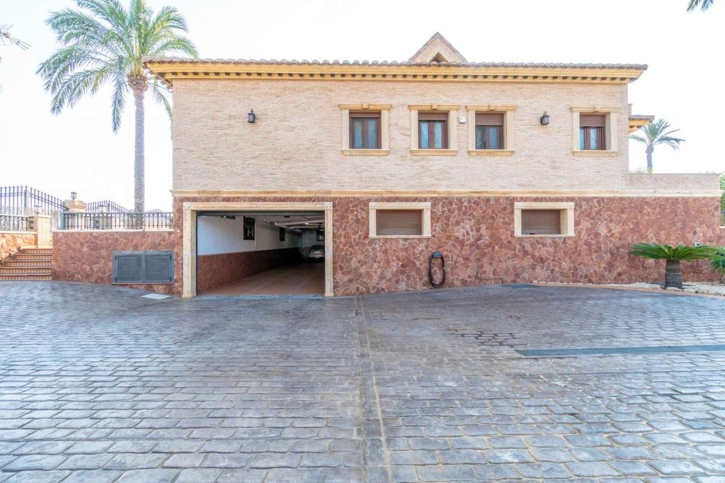 Luxusná vila v Molins – Inland
