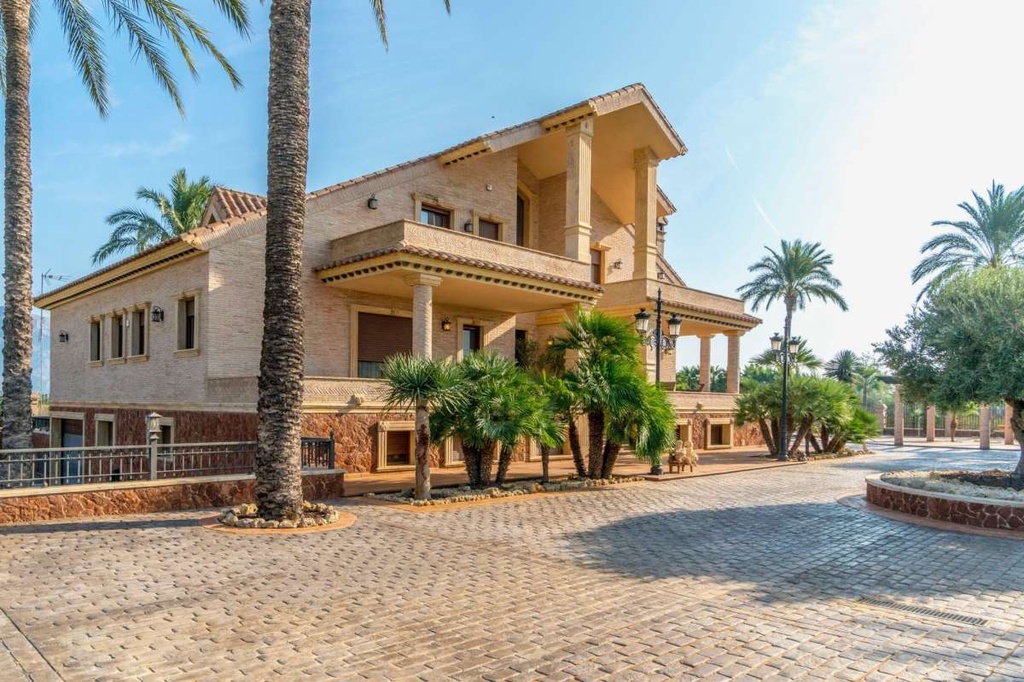 Luxusná vila v Molins – Inland