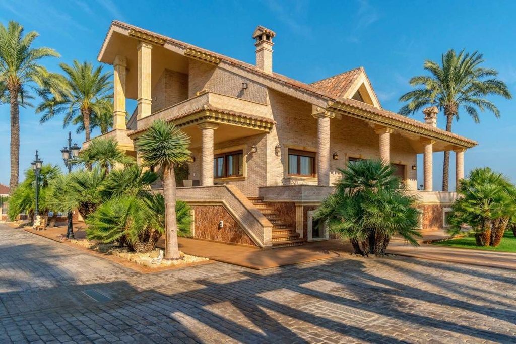Luxusná vila v Molins – Inland