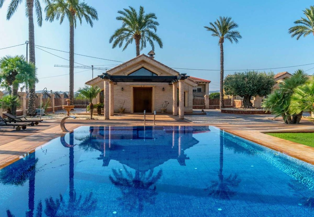 Luxusná vila v Molins – Inland
