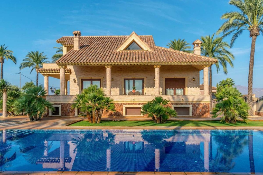 Luxusná vila v Molins – Inland