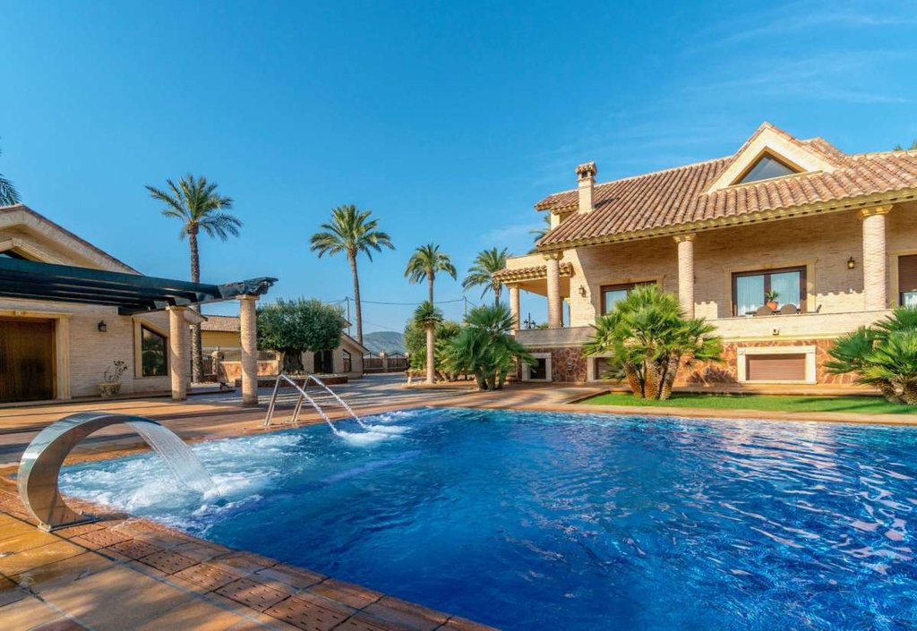 Luxusná vila v Molins – Inland