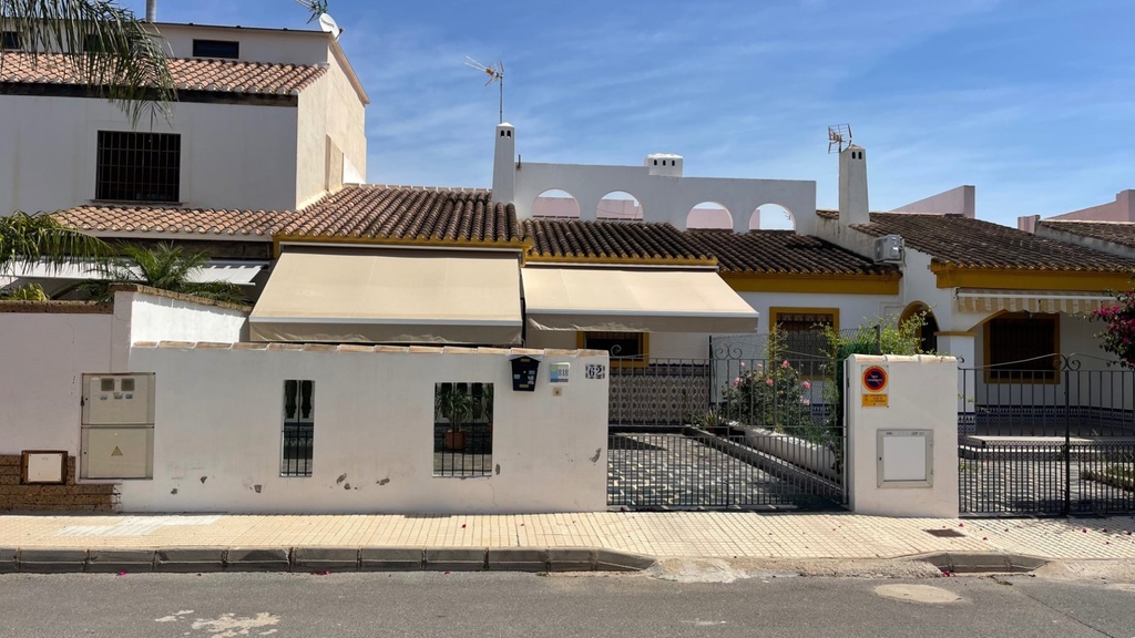 Moderný mestský dom v Torre de La Horadada – Costa Blanca
