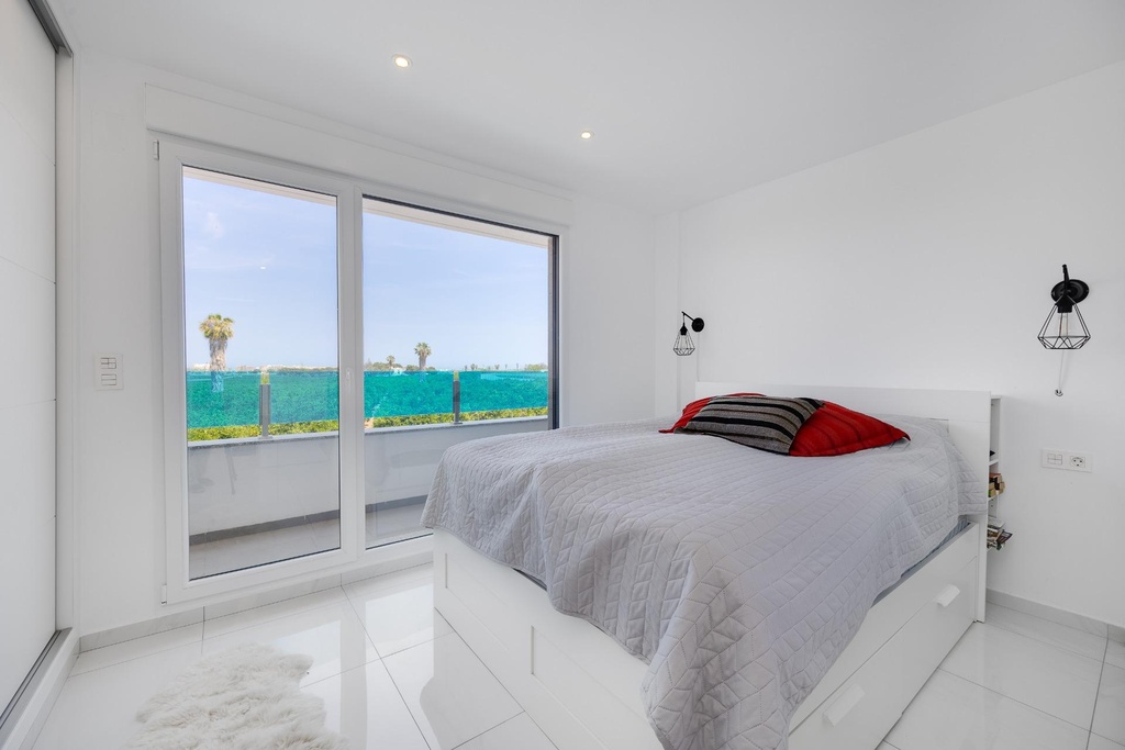 Moderný mestský dom v Torrevieja – Los Balcones