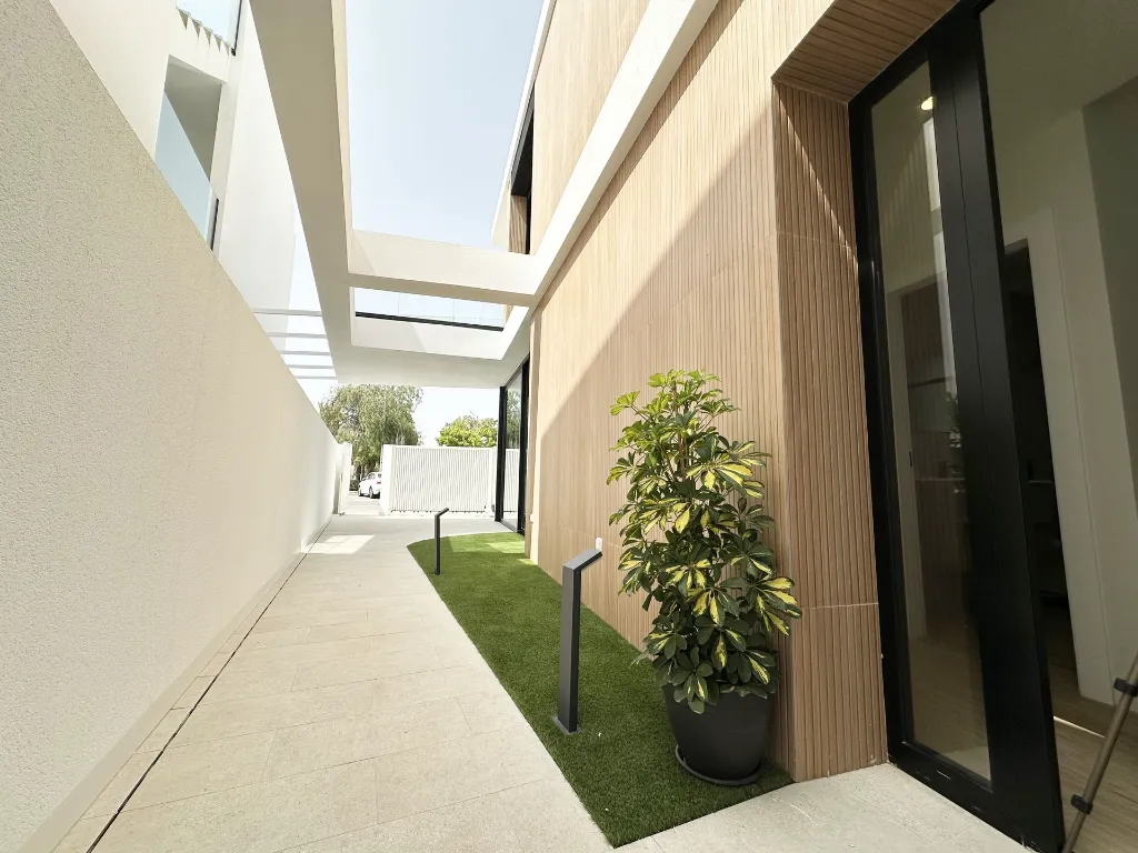 zelená plocha pri vile