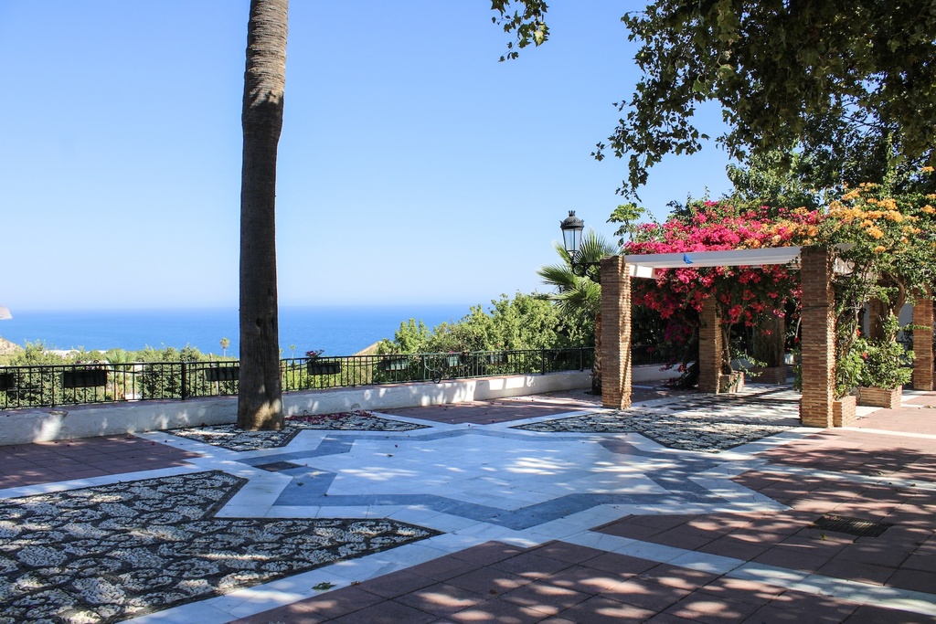 Moderný mestský dom v Maro – Costa del Sol