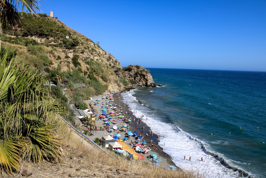 Moderný mestský dom v Maro – Costa del Sol