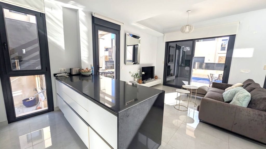 Moderná vila v Cabo Roig – Costa Blanca