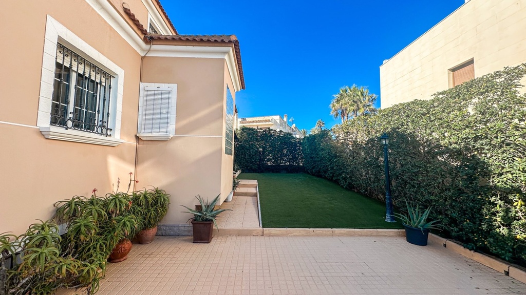 Luxusná vila v La Mata – Costa Blanca