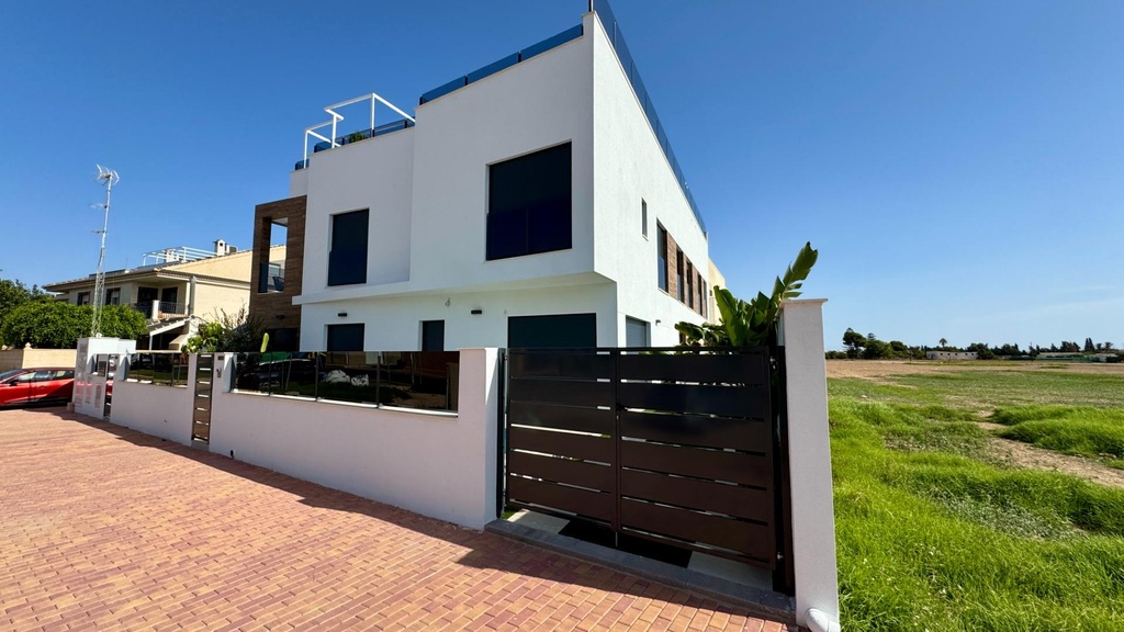 Moderný bungalow v San Pedro del Pinatar – Lopagán