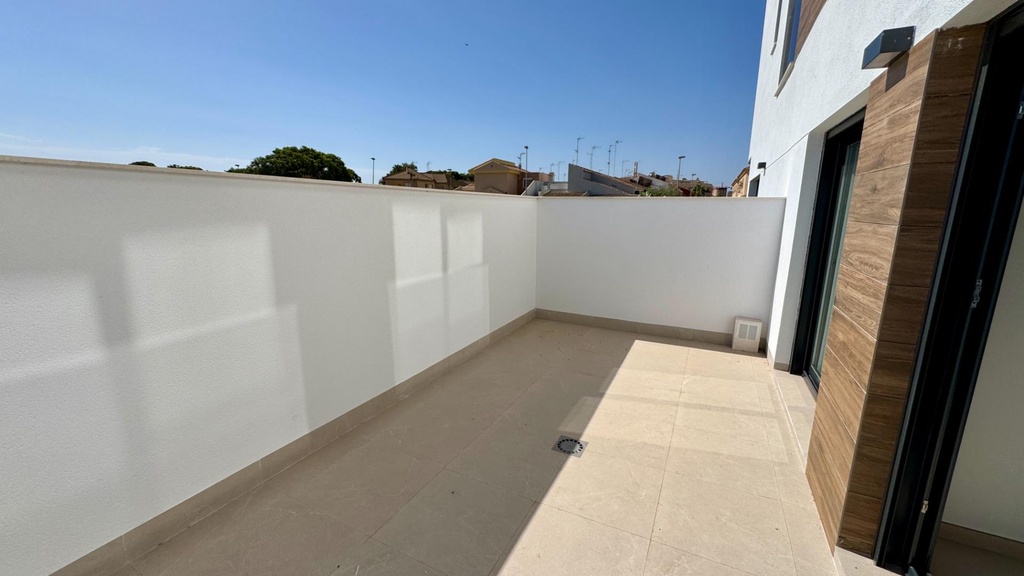 Moderný bungalow v San Pedro del Pinatar – Lopagán
