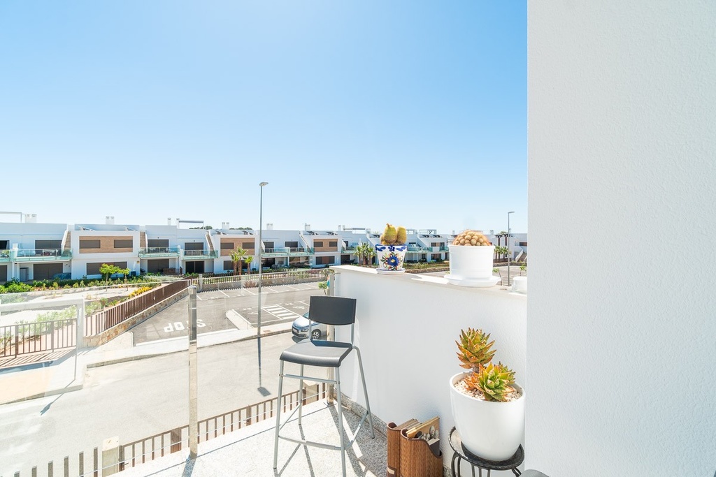 Moderný bungalow v Vistabella Golf Entre Naranjos – Inland