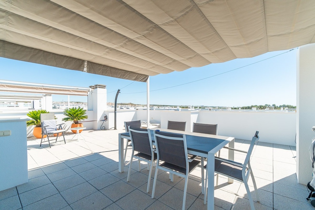 Moderný bungalow v Vistabella Golf Entre Naranjos – Inland