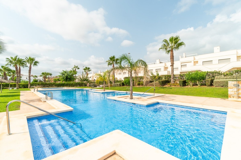 Moderný bungalow v Vistabella Golf Entre Naranjos – Inland