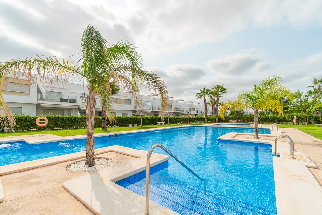 Moderný bungalow v Vistabella Golf Entre Naranjos – Inland