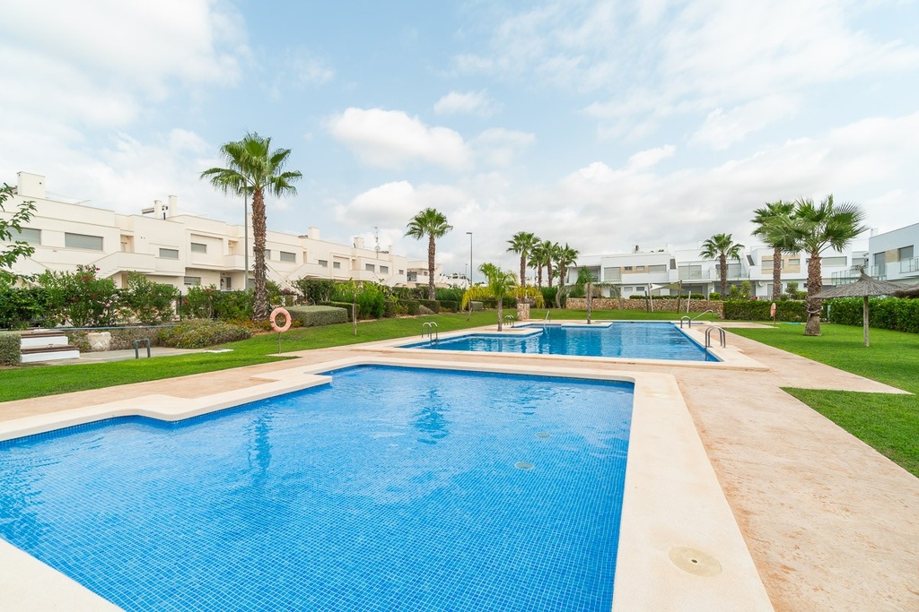 Moderný bungalow v Vistabella Golf Entre Naranjos – Inland
