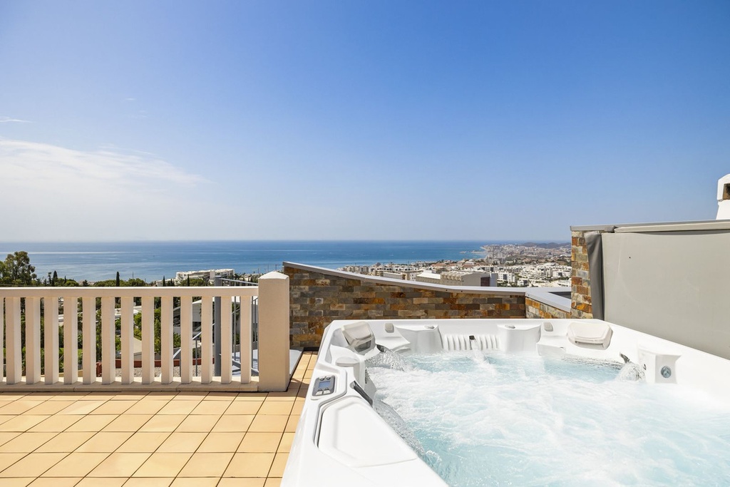 Luxusný penthouse v El Higueron – Inland