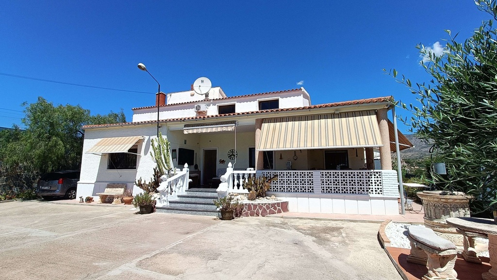 Moderná vila v Crevillent – Inland