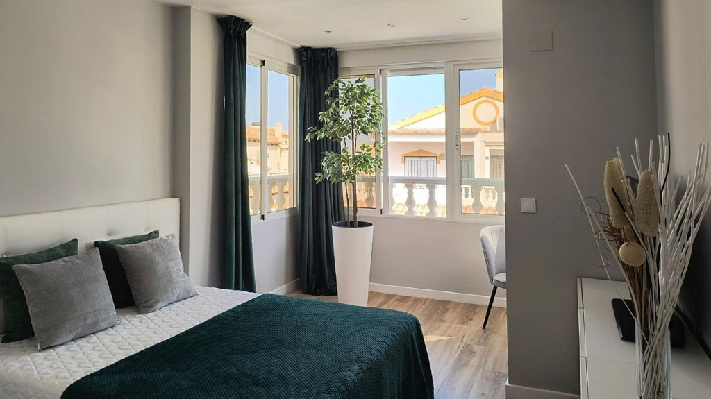 Moderný mestský dom v Orihuela Costa – Los Balcones