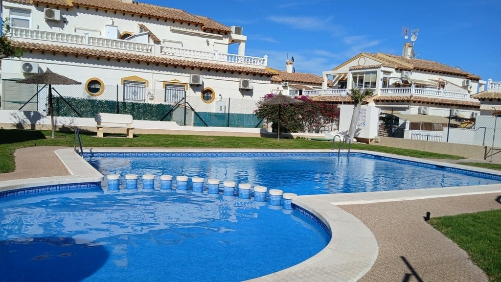 Moderný mestský dom v Orihuela Costa – Los Balcones