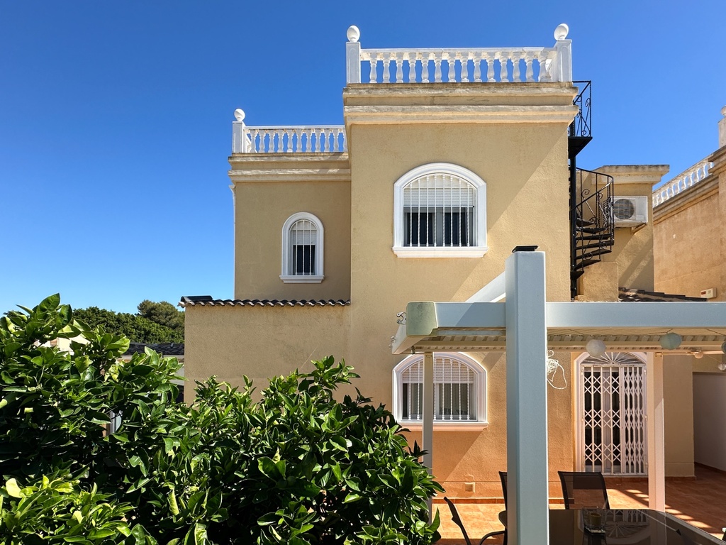 Moderná vila v Torrevieja – Costa Blanca