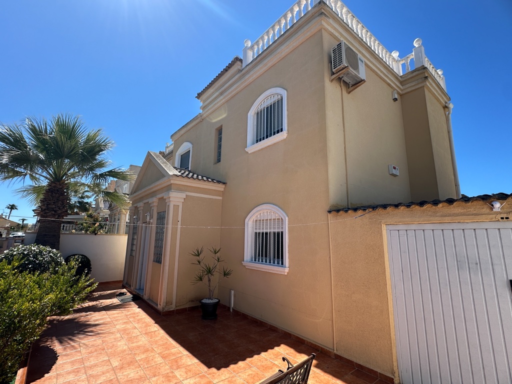 Moderná vila v Torrevieja – Costa Blanca