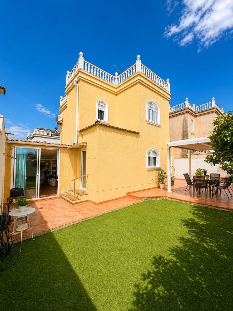 Moderná vila v Torrevieja – Costa Blanca