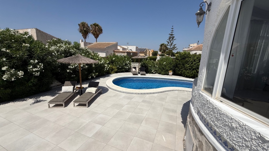 Moderná vila v Torrevieja – Costa Blanca