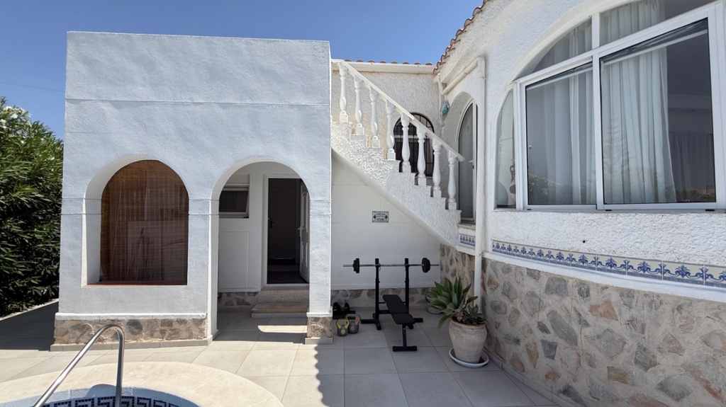 Moderná vila v Torrevieja – Costa Blanca