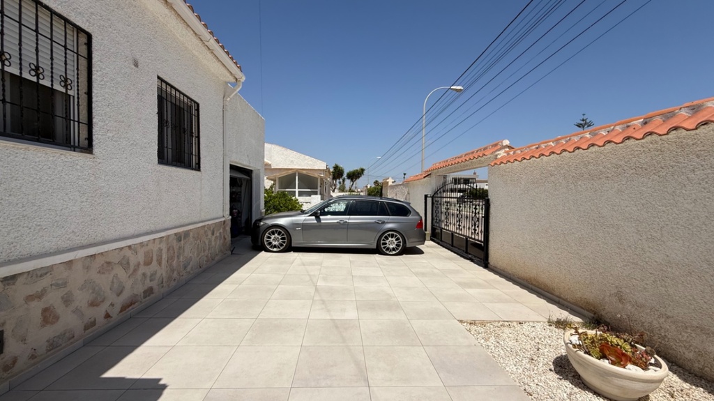Moderná vila v Torrevieja – Costa Blanca