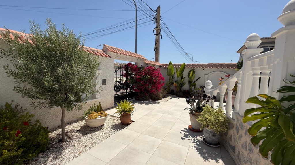 Moderná vila v Torrevieja – Costa Blanca