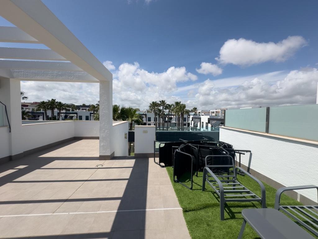 Moderný bungalow v La Zenia – Costa Blanca