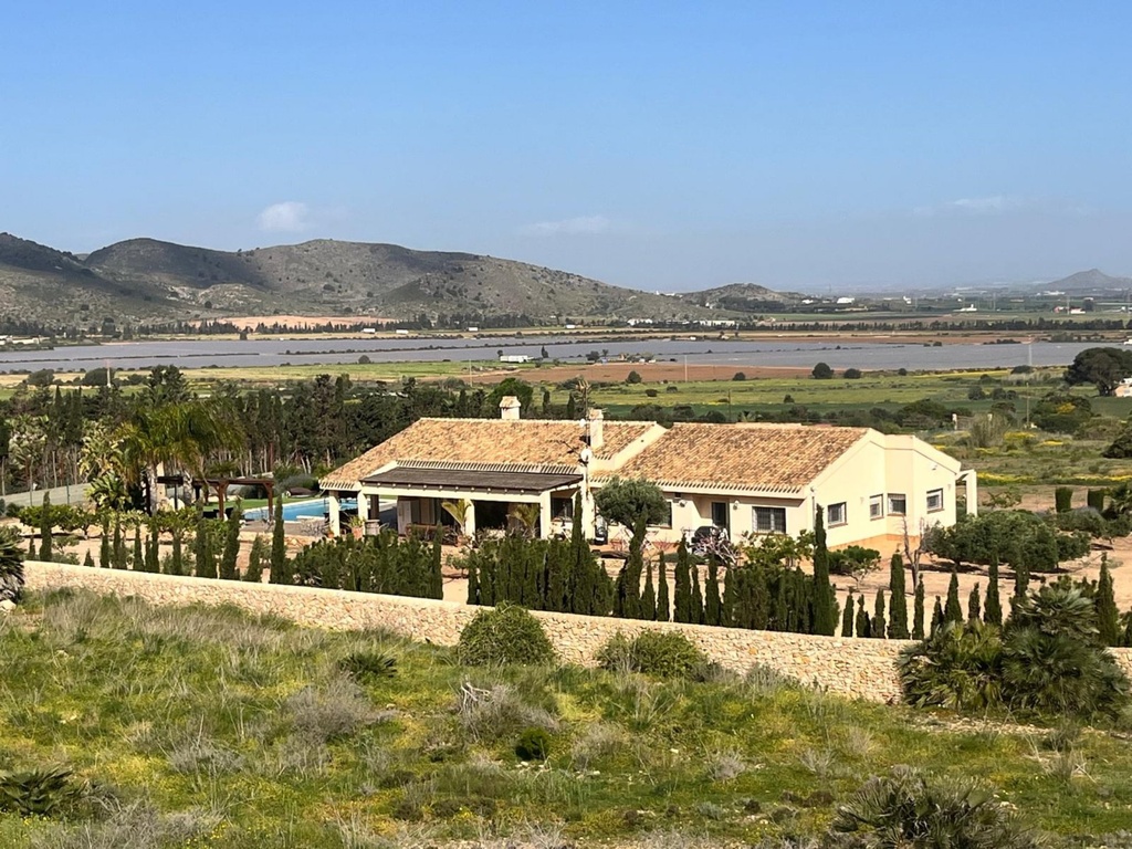 Luxusná vila v Los Belones – Inland
