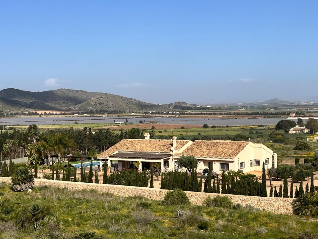 Luxusná vila v Los Belones – Inland