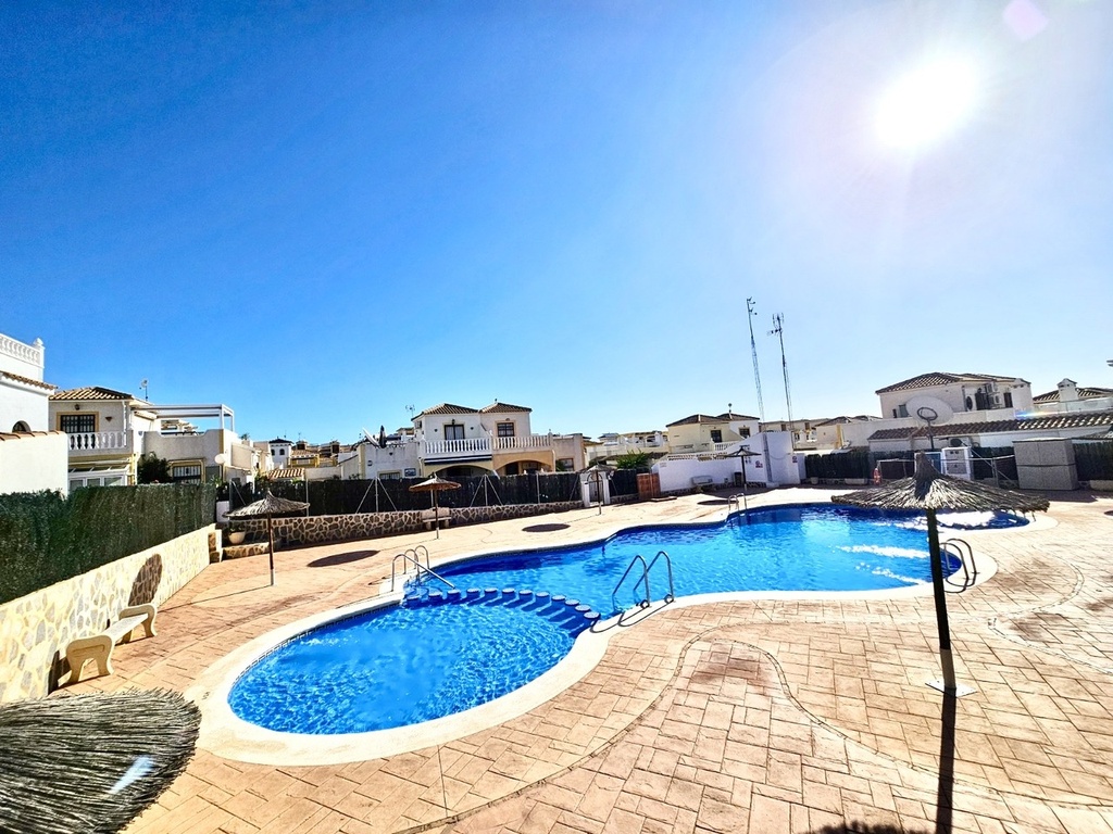 Moderný mestský dom v Punta Prima – Costa Blanca