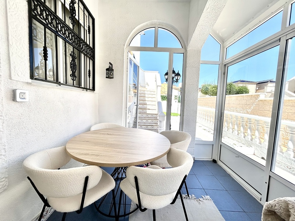 Moderný mestský dom v Punta Prima – Costa Blanca