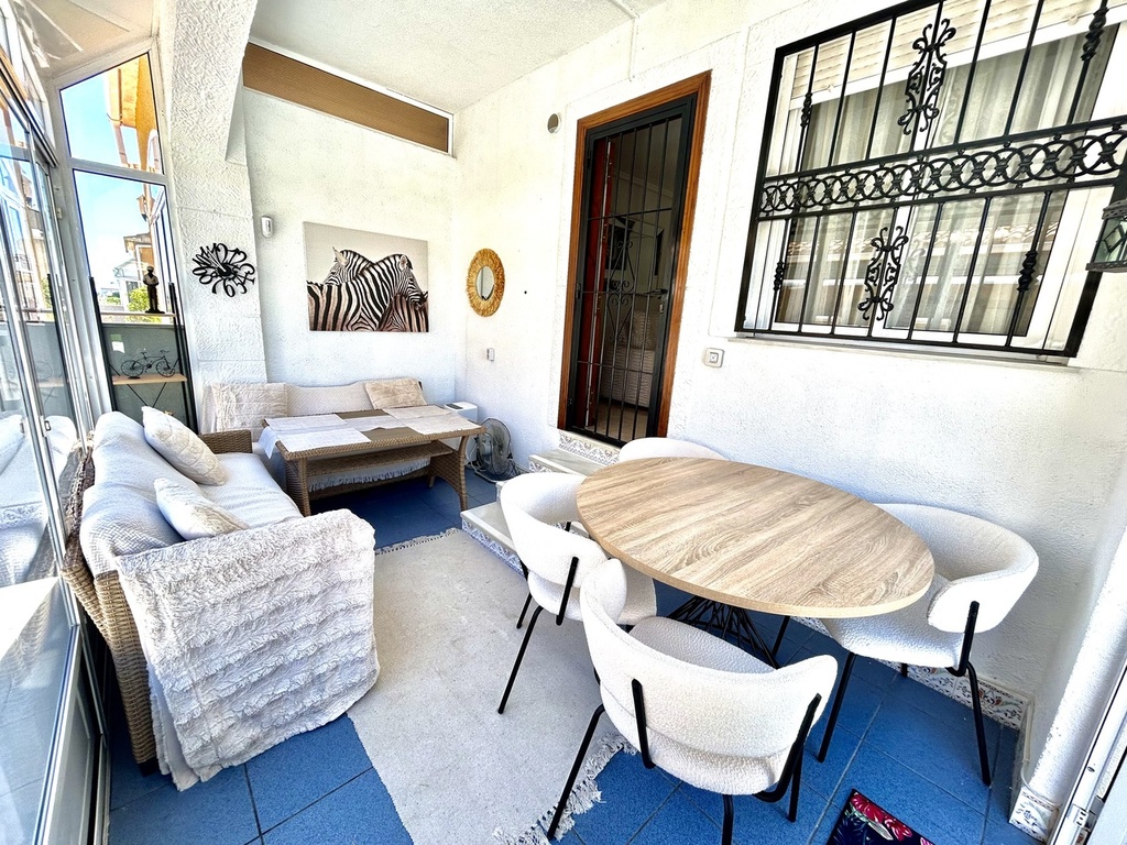 Moderný mestský dom v Punta Prima – Costa Blanca