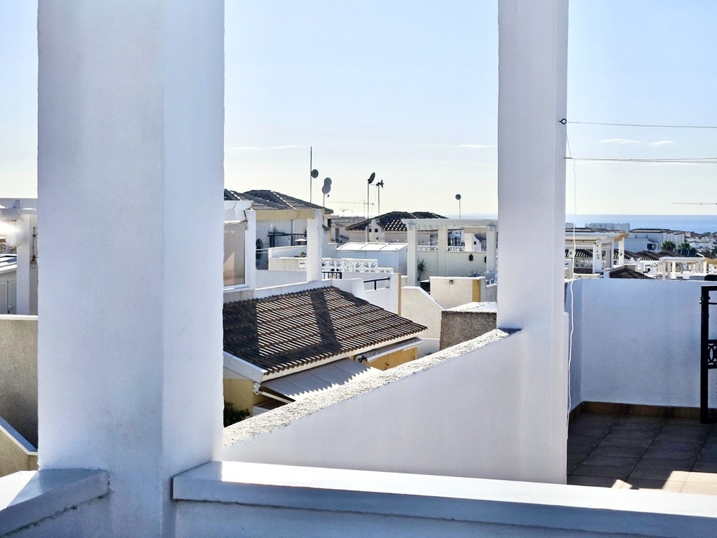 Moderný mestský dom v Punta Prima – Costa Blanca