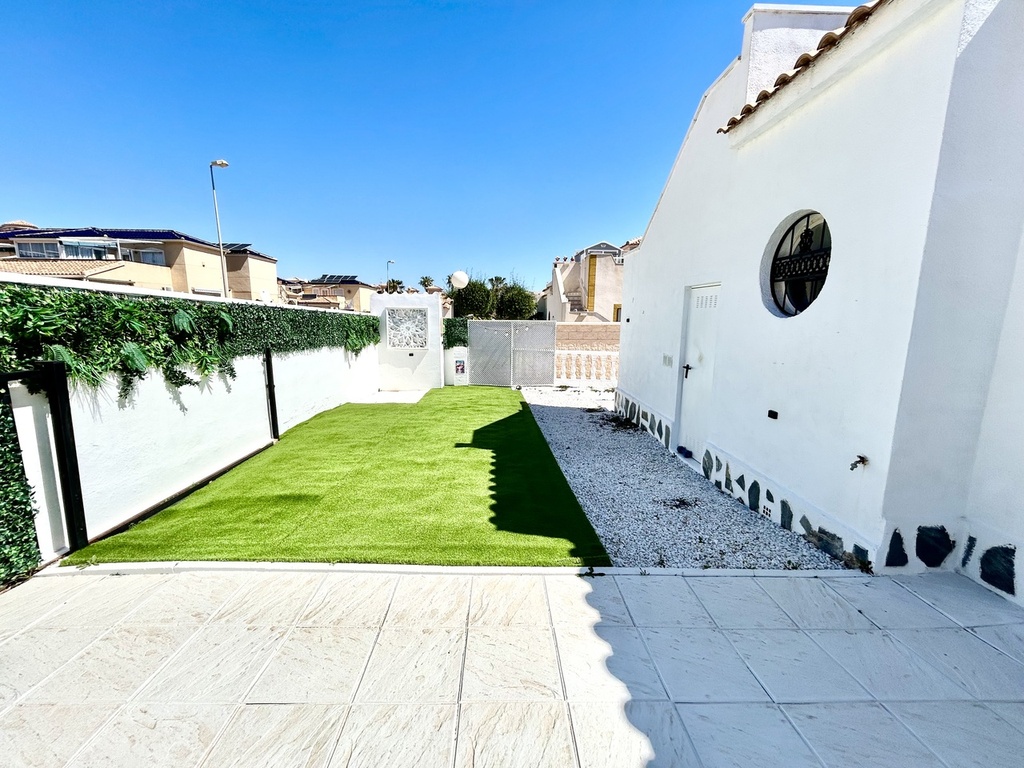 Moderný mestský dom v Punta Prima – Costa Blanca