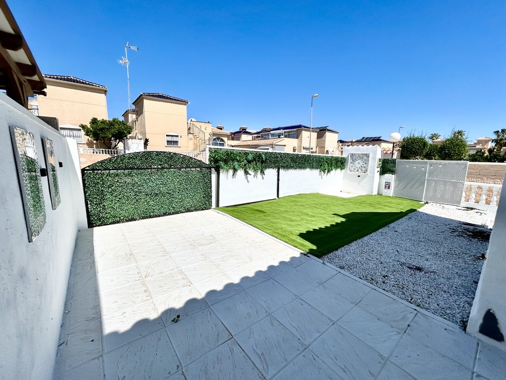 Moderný mestský dom v Punta Prima – Costa Blanca