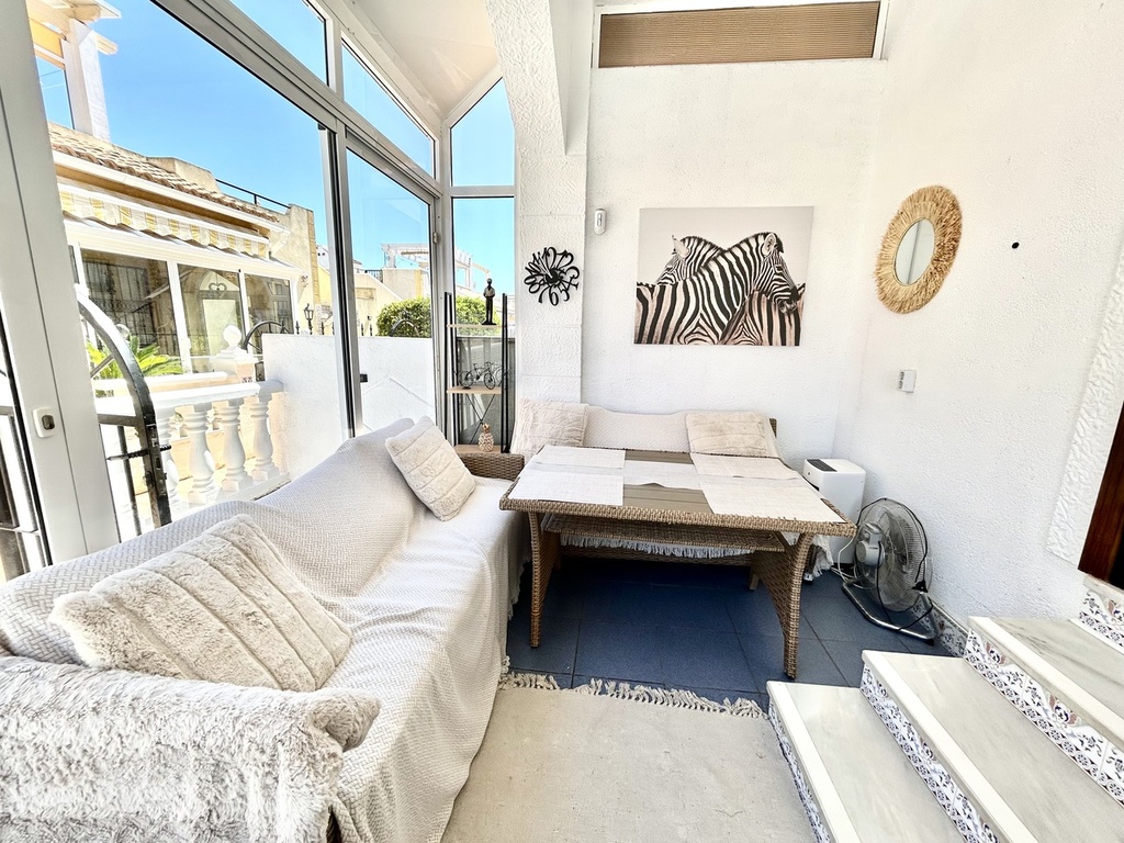 Moderný mestský dom v Punta Prima – Costa Blanca