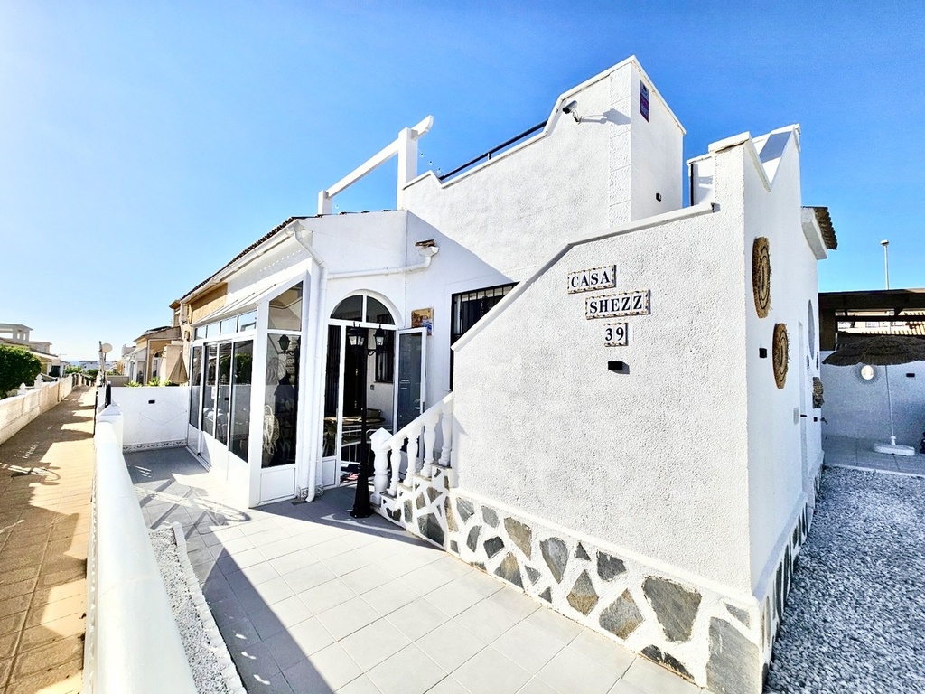 Moderný mestský dom v Punta Prima – Costa Blanca
