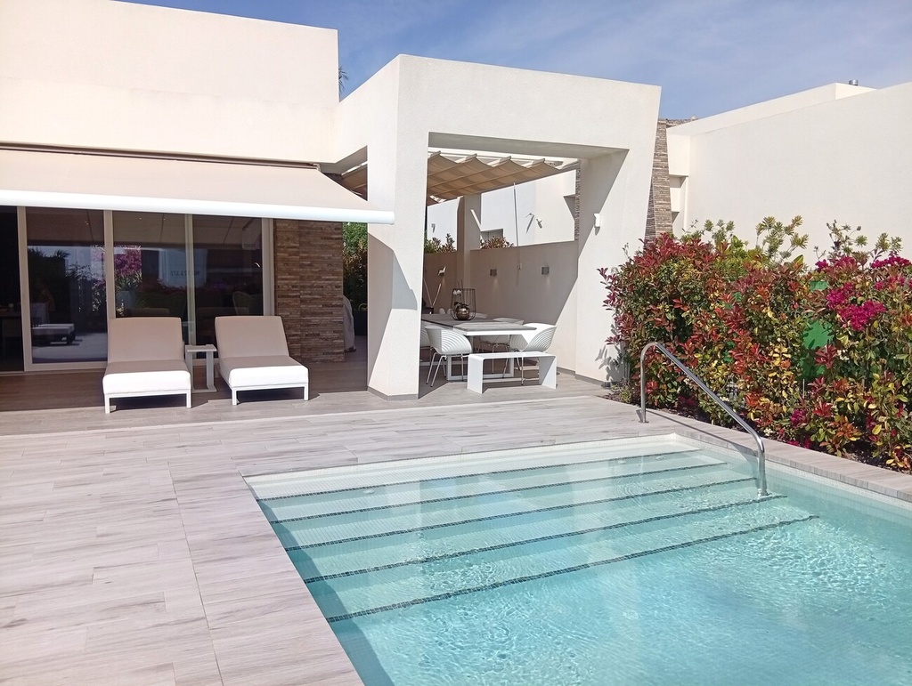 Moderná vila v Algorfa – La Finca Golf