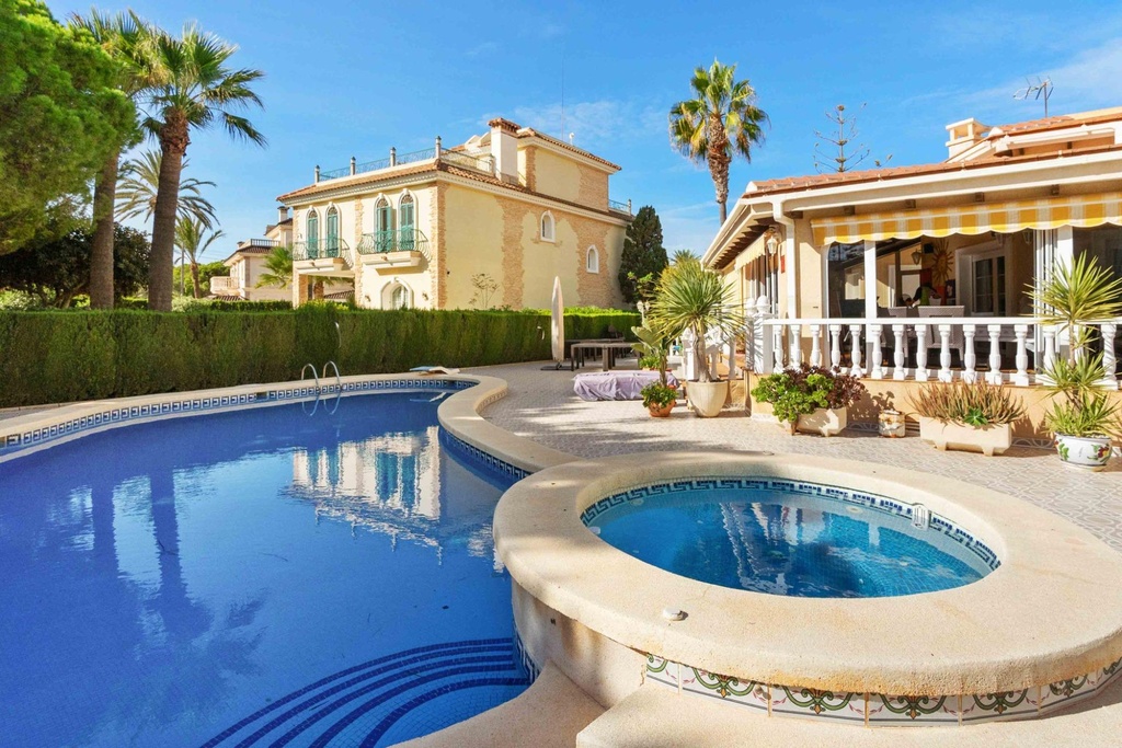 Luxusná vila v Cabo Roig – Muy Cerca De La Playa