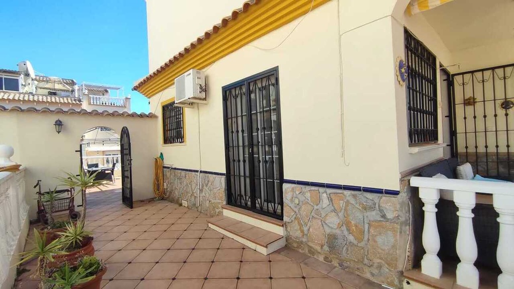 Moderný mestský dom v Playa Flamenca – Costa Blanca