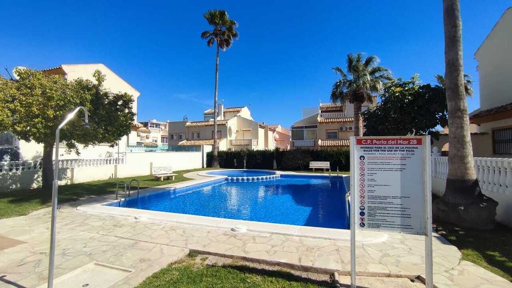 Moderný mestský dom v Playa Flamenca – Costa Blanca