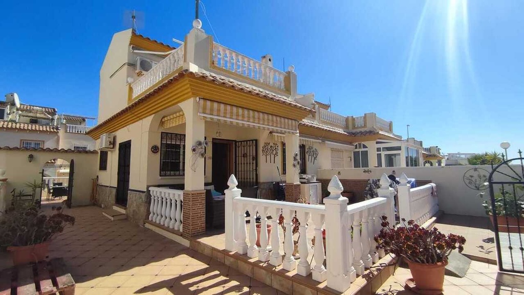 Moderný mestský dom v Playa Flamenca – Costa Blanca